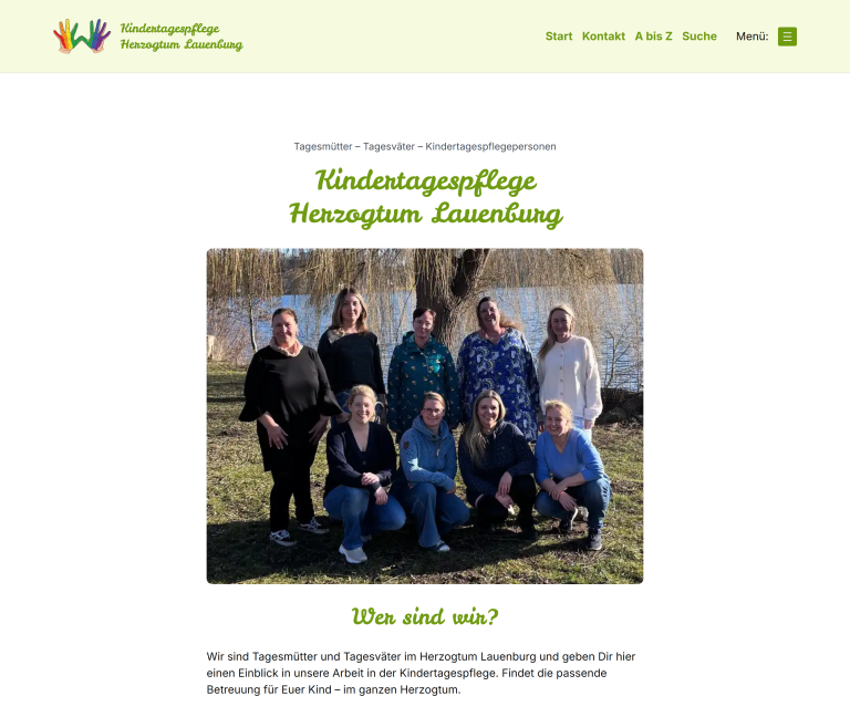 Startseite mit Wortmarke, Überschrift und Gruppenfoto der Tagespflegekräfte am See