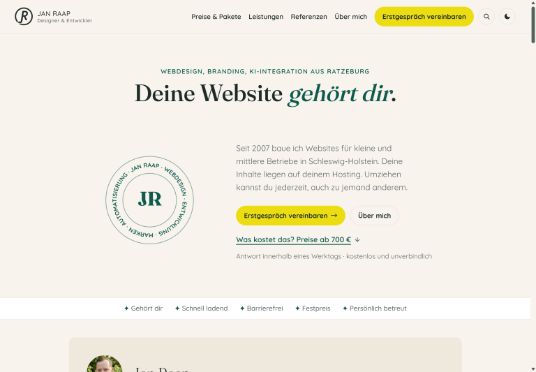 Startseite hell: Überschrift Deine Website gehört dir, Signet und Schaltfläche Erstgespräch